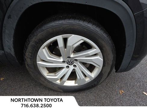 Used 2020 Volkswagen Atlas Cross Sport SEL image 2