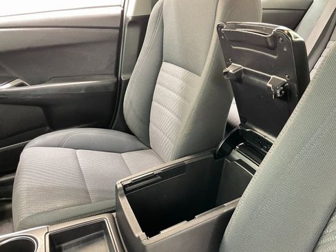 Used 2016 Toyota Camry LE image 29