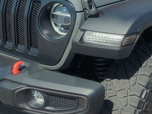 Used 2021 Jeep Gladiator Mojave w/ LED Lighting Group AWD/4WD image 9