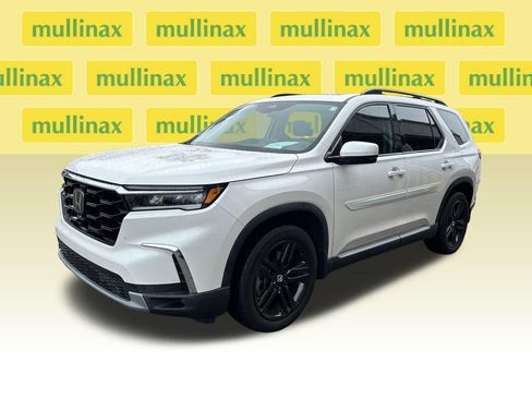 Used 2023 Honda Pilot Touring image 5