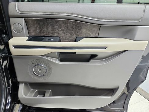 Used 2021 Ford Expedition Max Limited image 48