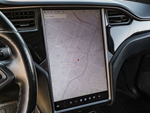 Used 2018 Tesla Model X 75D image 22