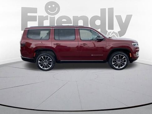 Used 2024 Jeep Wagoneer Series III w/ Premium Group I AWD/4WD image 5