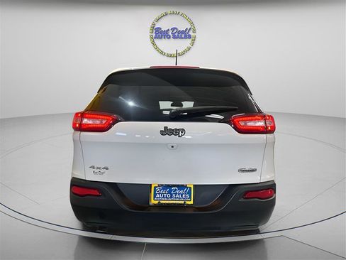 Used 2016 Jeep Cherokee Latitude AWD/4WD image 4