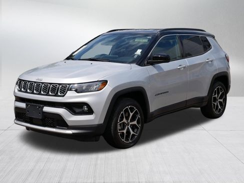 Used 2025 Jeep Compass Limited AWD/4WD image 3