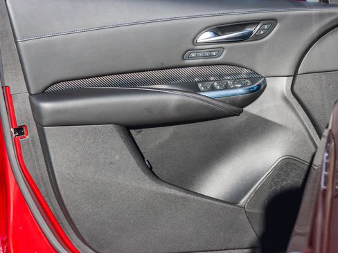 Used 2024 Cadillac XT4 Sport w/ Technology Package image 19