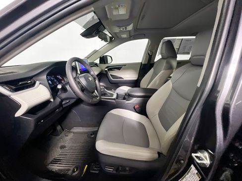 Used 2024 Toyota RAV4 XLE Premium image 14