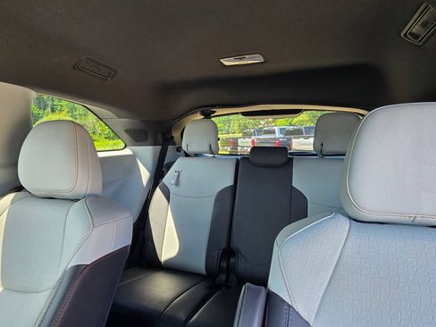 Used 2023 Toyota Sienna XSE w/ XSE Plus Package AWD/4WD image 15