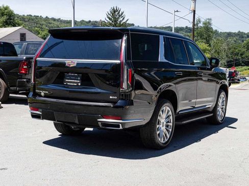 Used 2024 Cadillac Escalade Premium Luxury AWD/4WD image 4