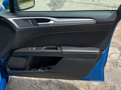 Used 2020 Ford Fusion SE FWD image 16