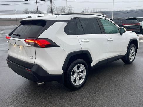 Used 2019 Toyota RAV4 XLE w/ Convenience Package image 4