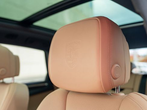 Used 2025 Porsche Macan image 13