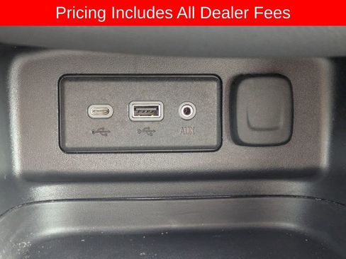 Used 2023 Chevrolet Equinox LT FWD image 23