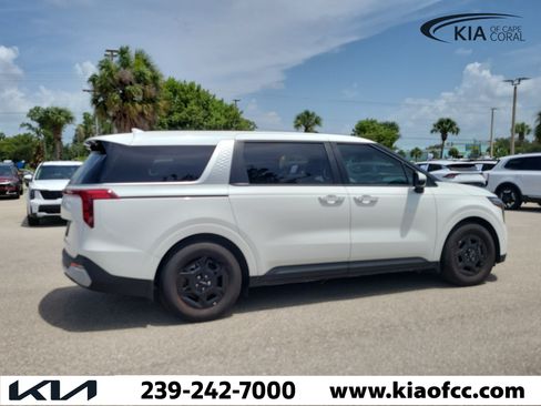 New 2026 Kia Carnival FWD image 5