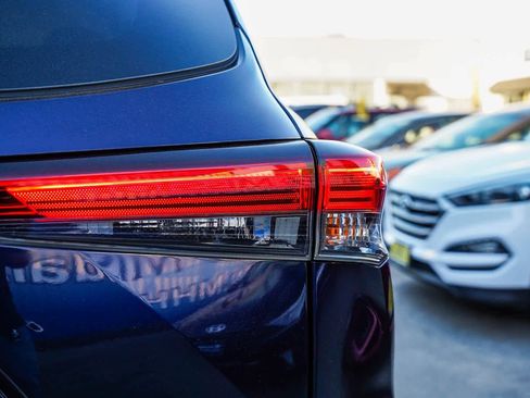 Used 2022 Toyota Highlander Platinum image 9