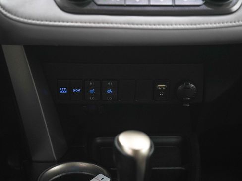 Used 2014 Toyota RAV4 Limited AWD/4WD image 19