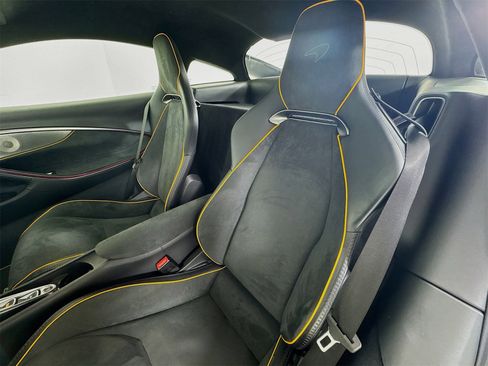 Used 2024 McLaren Artura image 20