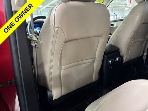 Used 2022 Ford Explorer XLT w/ Equipment Group 202A AWD/4WD image 26