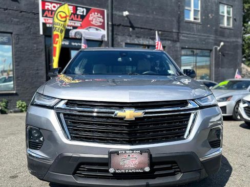 Used 2023 Chevrolet Traverse LS AWD/4WD image 2