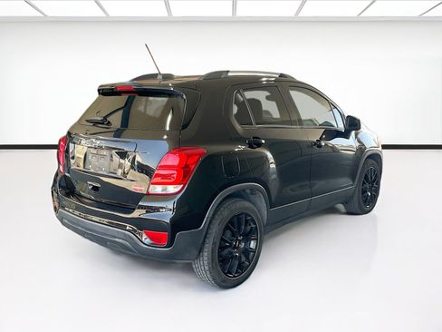 Used 2021 Chevrolet Trax LT w/ Midnight Edition FWD image 4