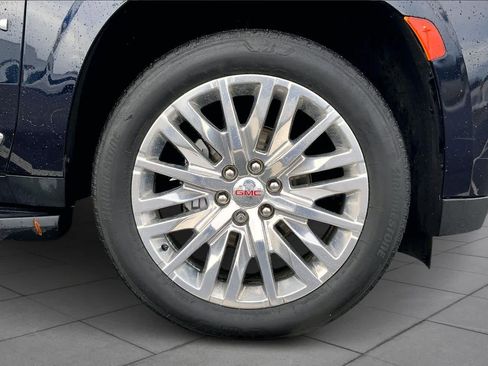 Used 2023 GMC Yukon XL Denali image 10
