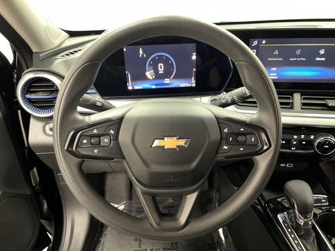 Used 2024 Chevrolet Trax LT FWD image 17