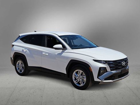 Used 2026 Hyundai Tucson SE FWD image 2
