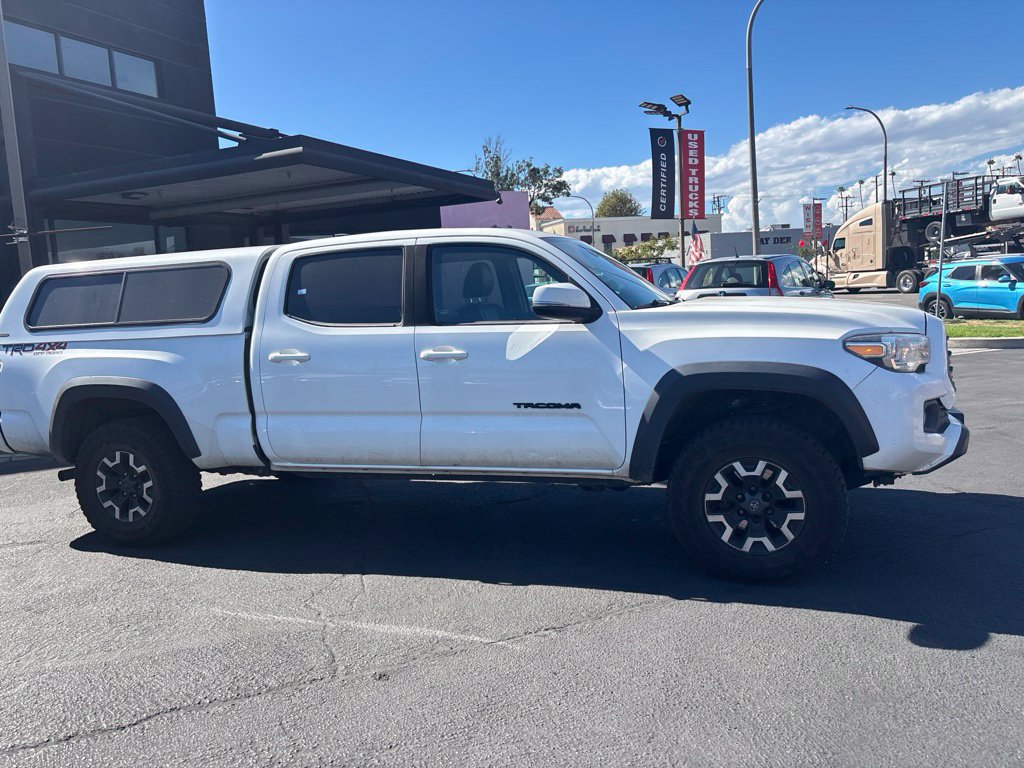 Used 2021 Toyota Tacoma TRD Off-Road w/ TRD Premium Off Road Package AWD/4WD image 4