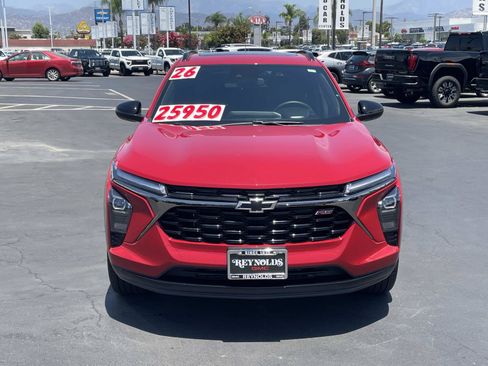 Used 2026 Chevrolet Trax RS w/ Sunroof Package FWD image 2