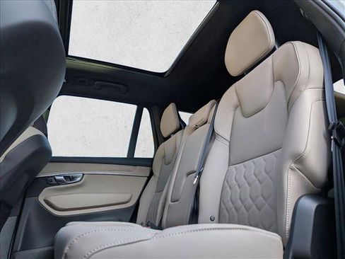 New 2026 Volvo XC90 B6 Plus w/ Protection Package Premier image 17