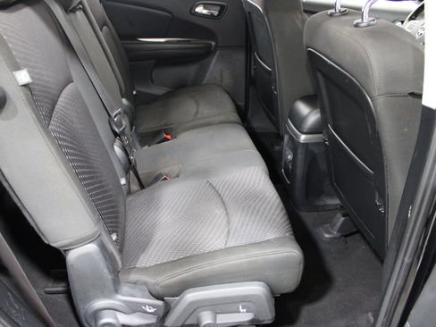 Used 2020 Dodge Journey SE w/ SE Popular Equipment Group FWD image 32