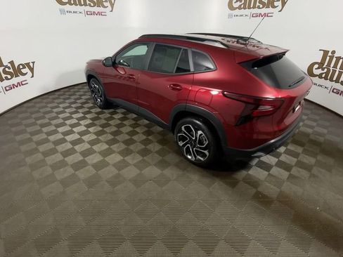 Certified 2025 Chevrolet Trax RS w/ Driver Confidence Package FWD image 6