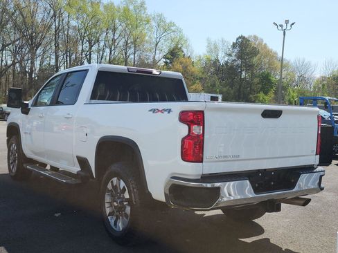 Used 2021 Chevrolet Silverado 2500 LT w/ Convenience Package image 3