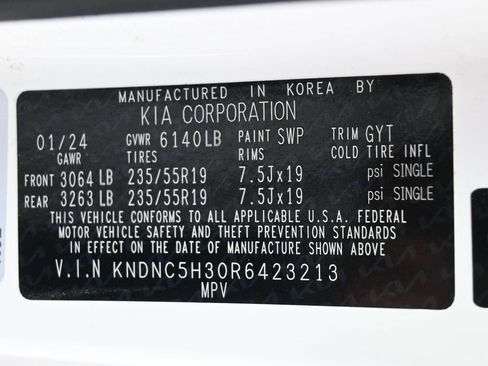 Used 2024 Kia Carnival EX FWD image 9
