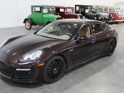 Used 2014 Porsche Panamera 4 image 6