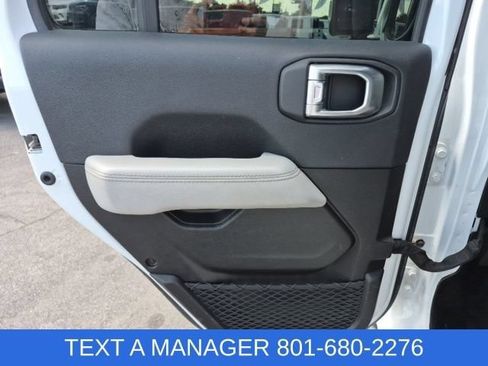 Used 2022 Jeep Wrangler Unlimited Sahara AWD/4WD image 31
