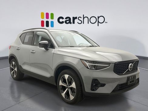 Used 2025 Volvo XC40 B5 Plus AWD/4WD image 5