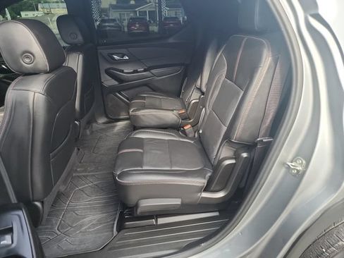 Used 2023 Chevrolet Traverse RS AWD/4WD image 31