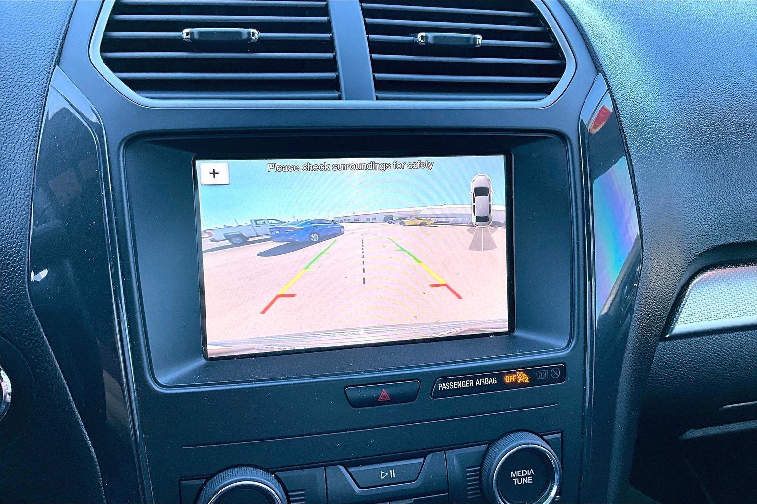 Used 2018 Ford Explorer XLT w/ Equipment Group 201A FWD image 21