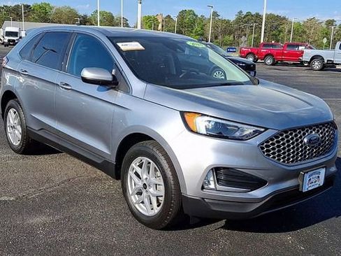 Certified 2024 Ford Edge SEL w/ Convenience Package AWD/4WD image 2