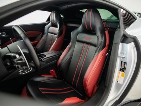 Used 2019 Aston Martin V8 Vantage Coupe RWD image 12