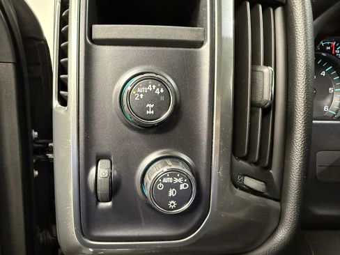 Used 2018 Chevrolet Silverado 1500 LT w/ All Star Edition image 13