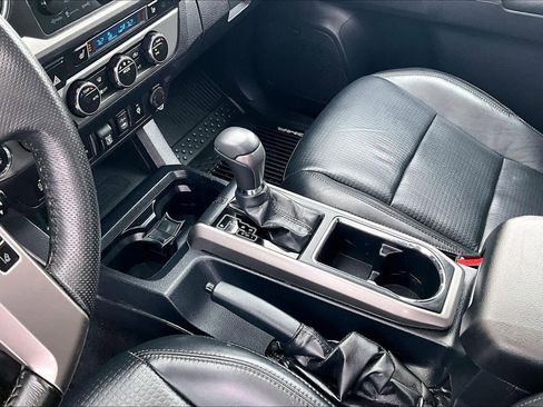 Certified 2019 Toyota Tacoma Limited image 16