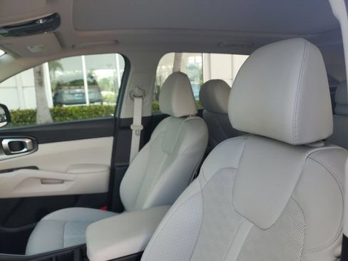 Used 2024 Kia Sorento S w/ Panoramic Sunroof Package FWD image 17