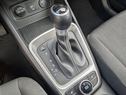 Used 2021 Hyundai Venue SEL w/ Premium Package image 30