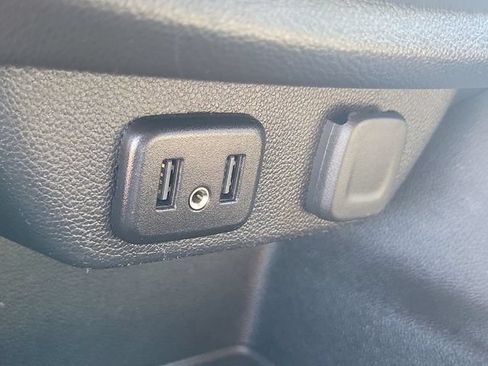 Used 2020 Chevrolet Traverse LT FWD image 20
