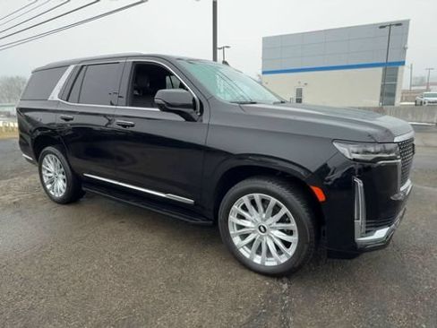 Used 2022 Cadillac Escalade Luxury AWD/4WD image 2