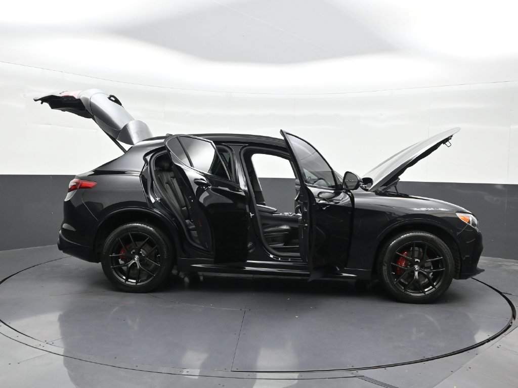 Used 2020 Alfa Romeo Stelvio Sport w/ Quick Order Package 22K Sport RWD image 32