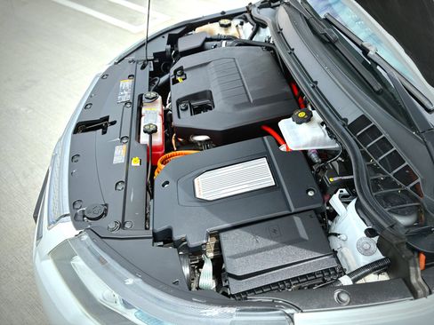 Used 2014 Chevrolet Volt FWD image 31