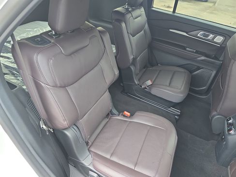 New 2026 Ford Explorer Platinum image 11